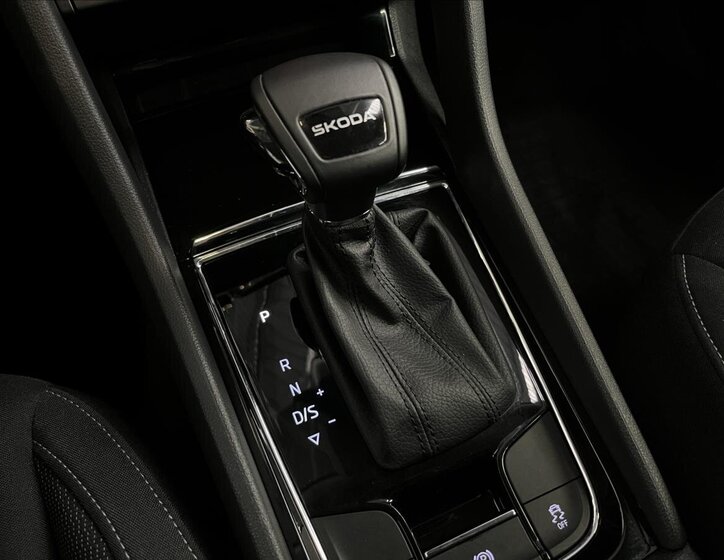 Škoda Karoq SUV / Terénní 1,5 l 110 kw