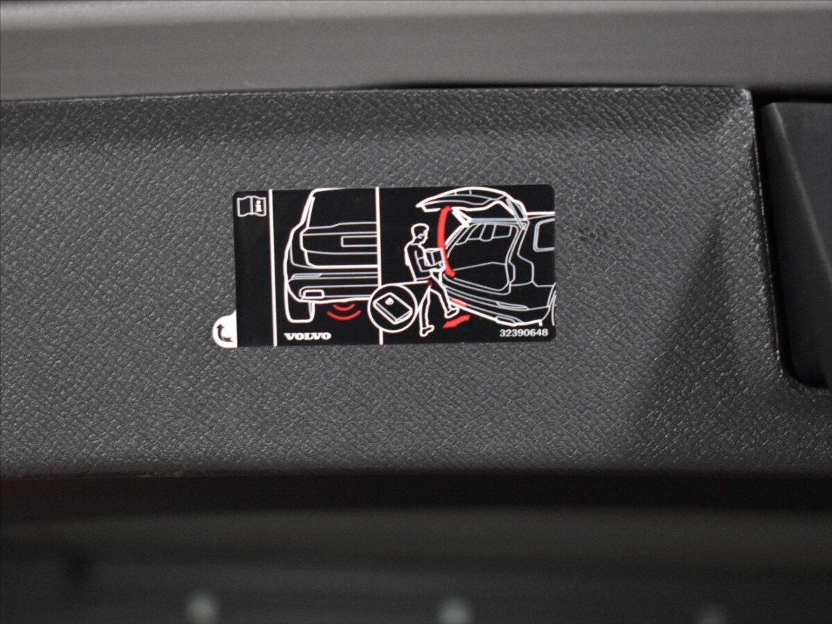 Volvo XC90 SUV / Terénní 2,0 l 228 kw