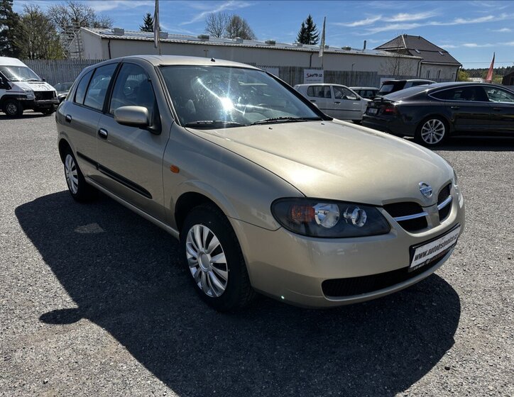 Nissan Almera Hatchback 1,5 l 72 kw