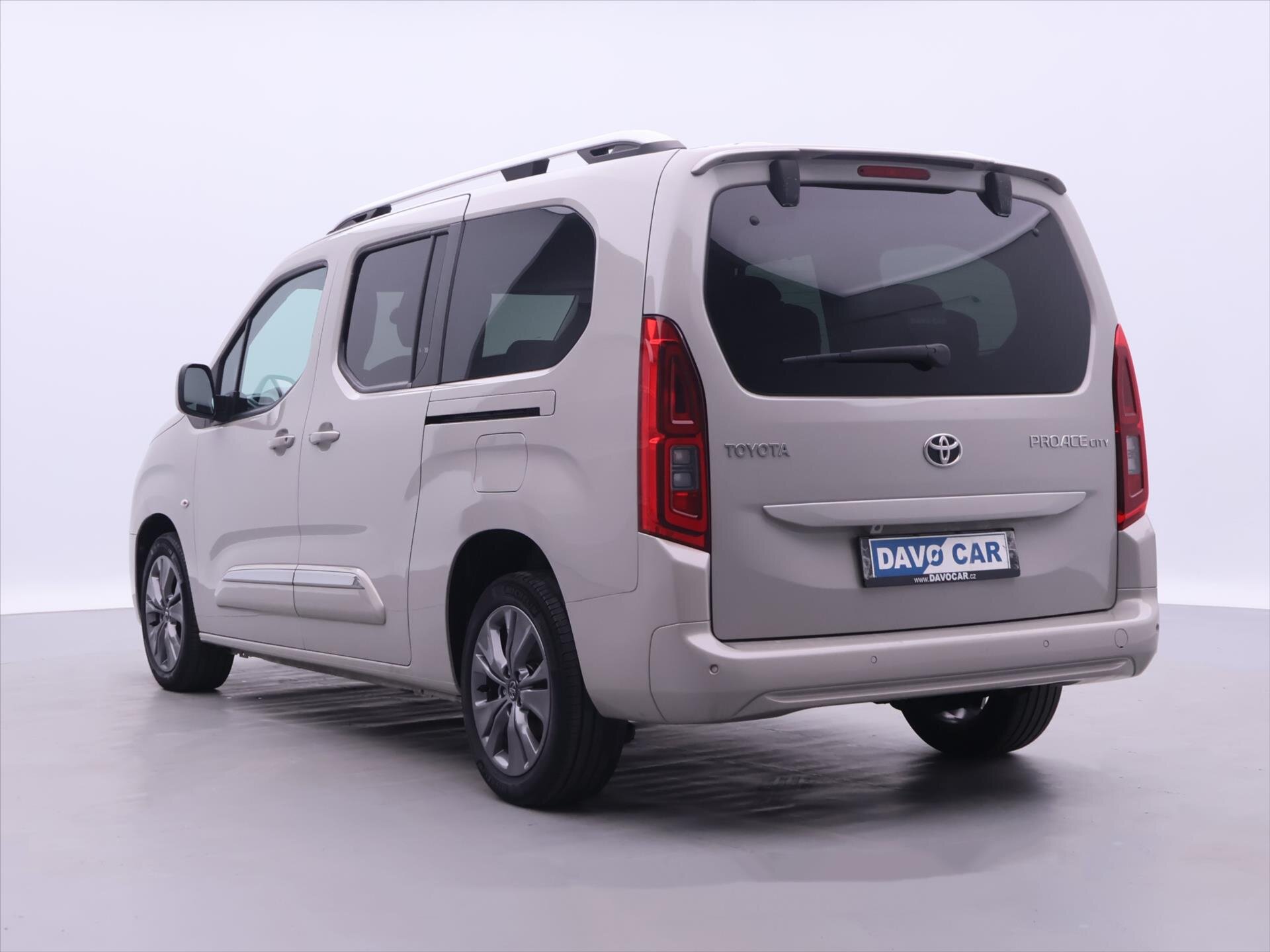 Toyota ProAce City Verso MPV 1,2 l 81 kw