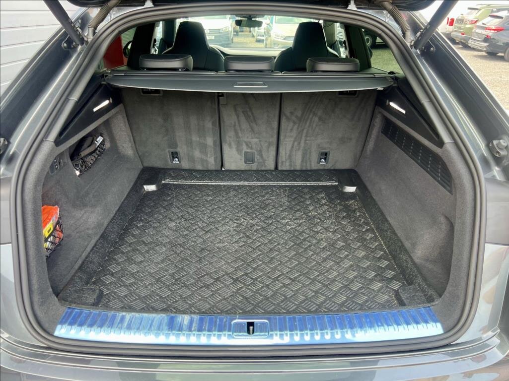 Audi RS Q8 SUV / Terénní 4,0 l 441 kw