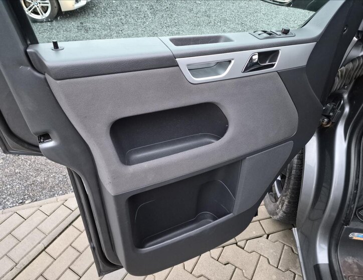 Volkswagen Multivan 23