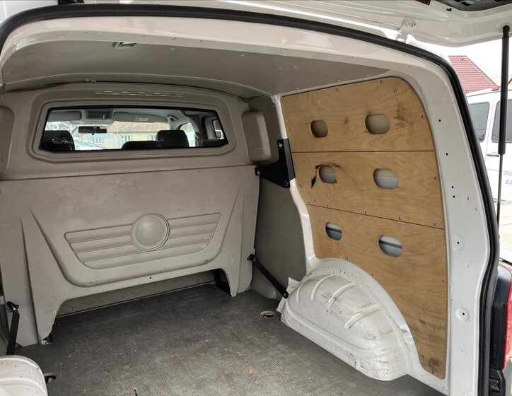 Volkswagen Transporter Kombi 2,0 l 62 kw