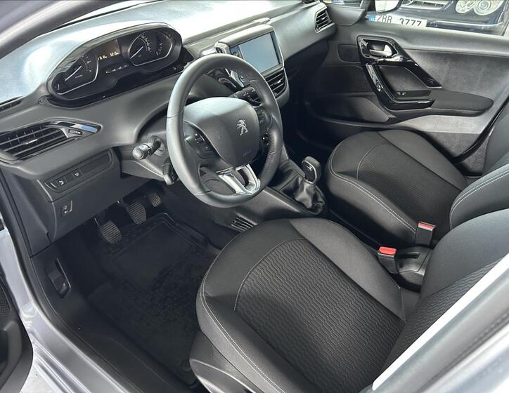 Peugeot 208 7
