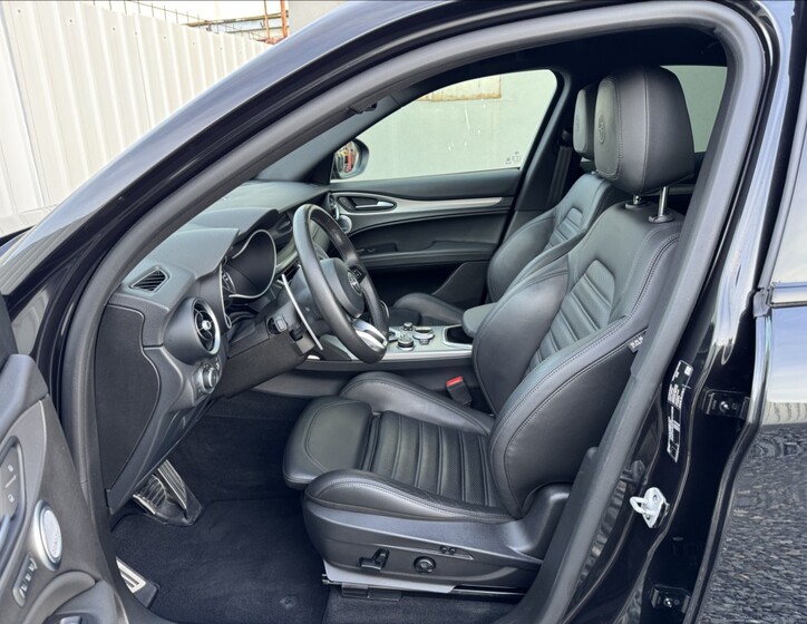 Alfa Romeo Stelvio 21