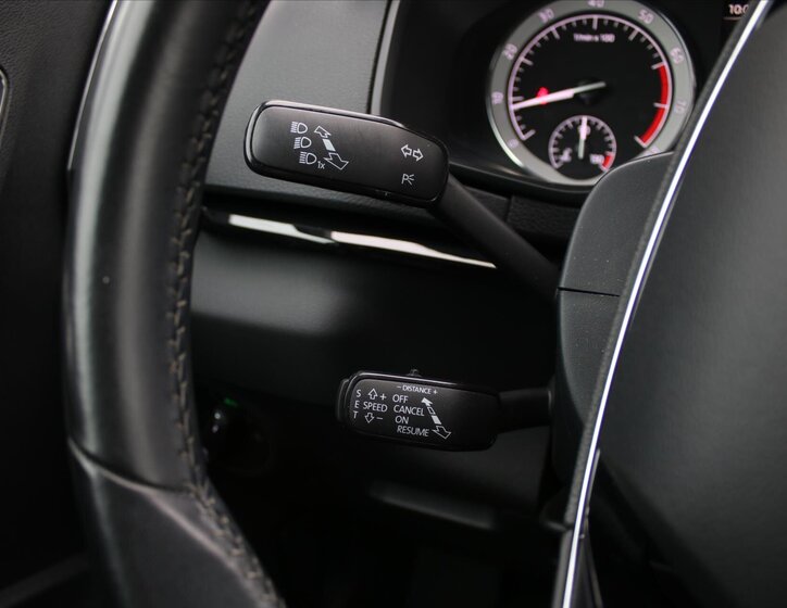 Škoda Karoq SUV 1,5 l 110 kw