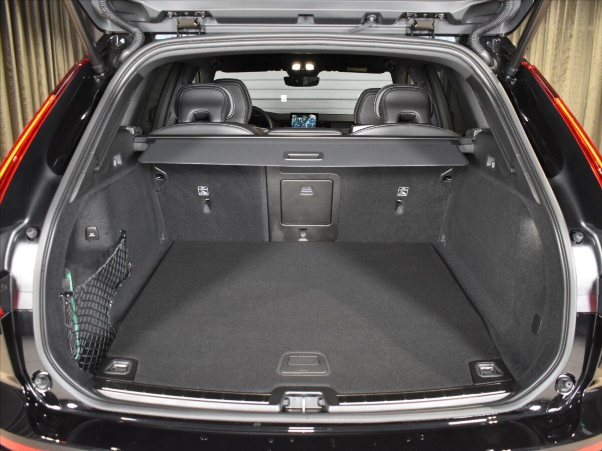 Volvo XC60 SUV / Terénní 2,0 l 335 kw