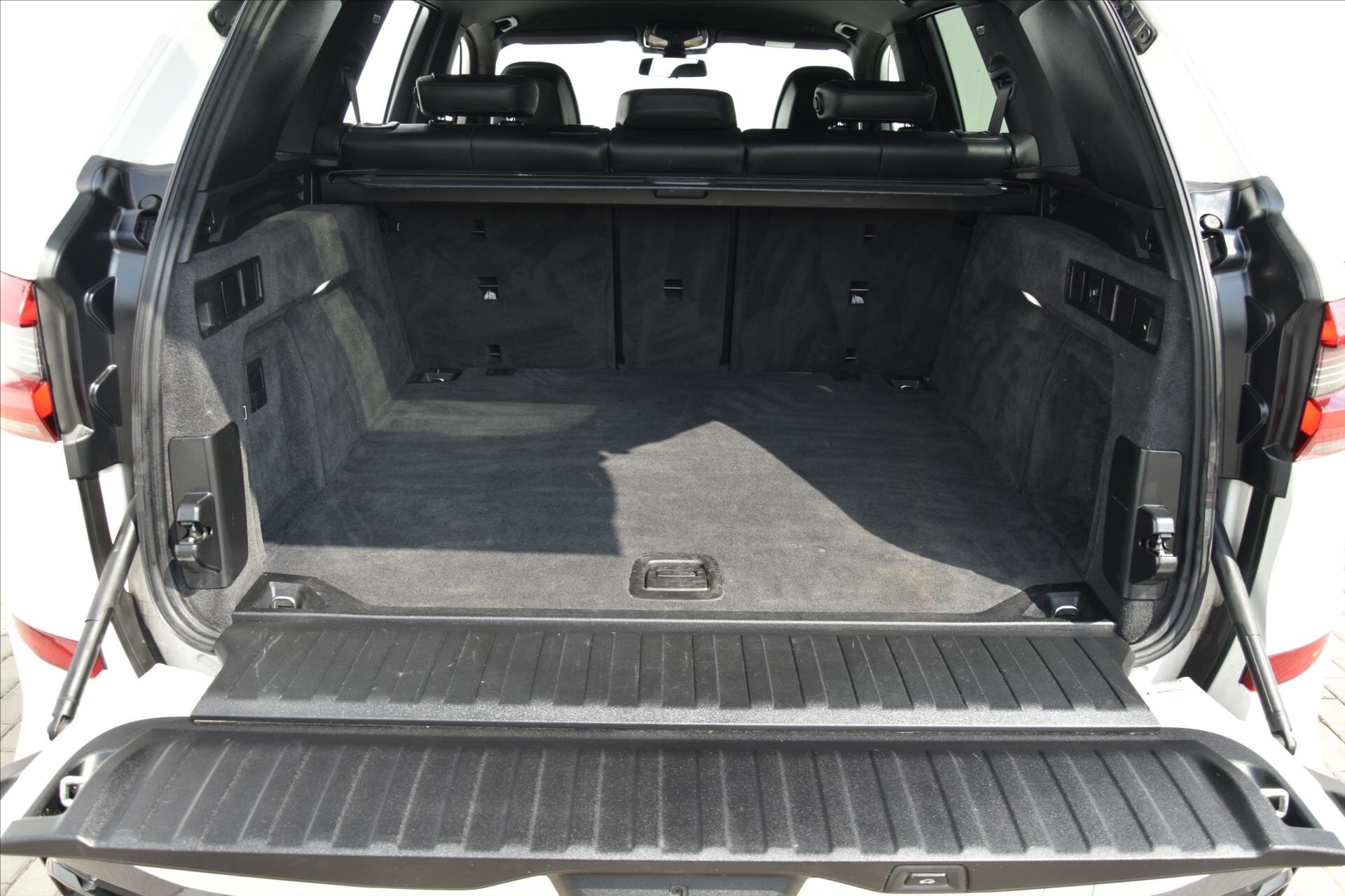 BMW X5 SUV / Terénní 3,0 l 195 kw