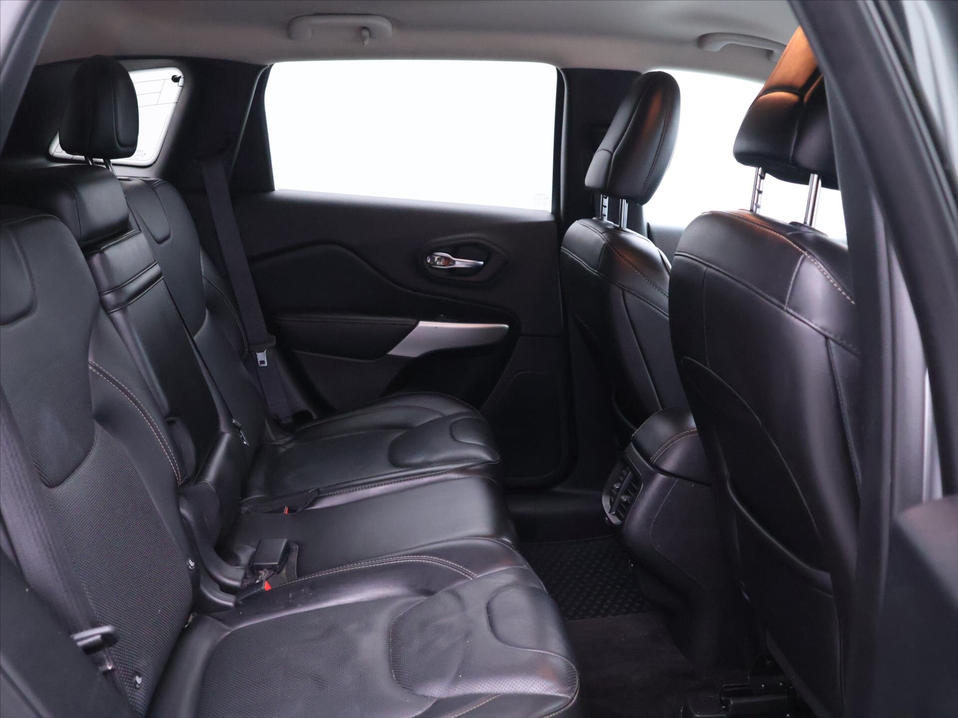 Jeep Cherokee SUV / Terénní 2,2 l 147 kw