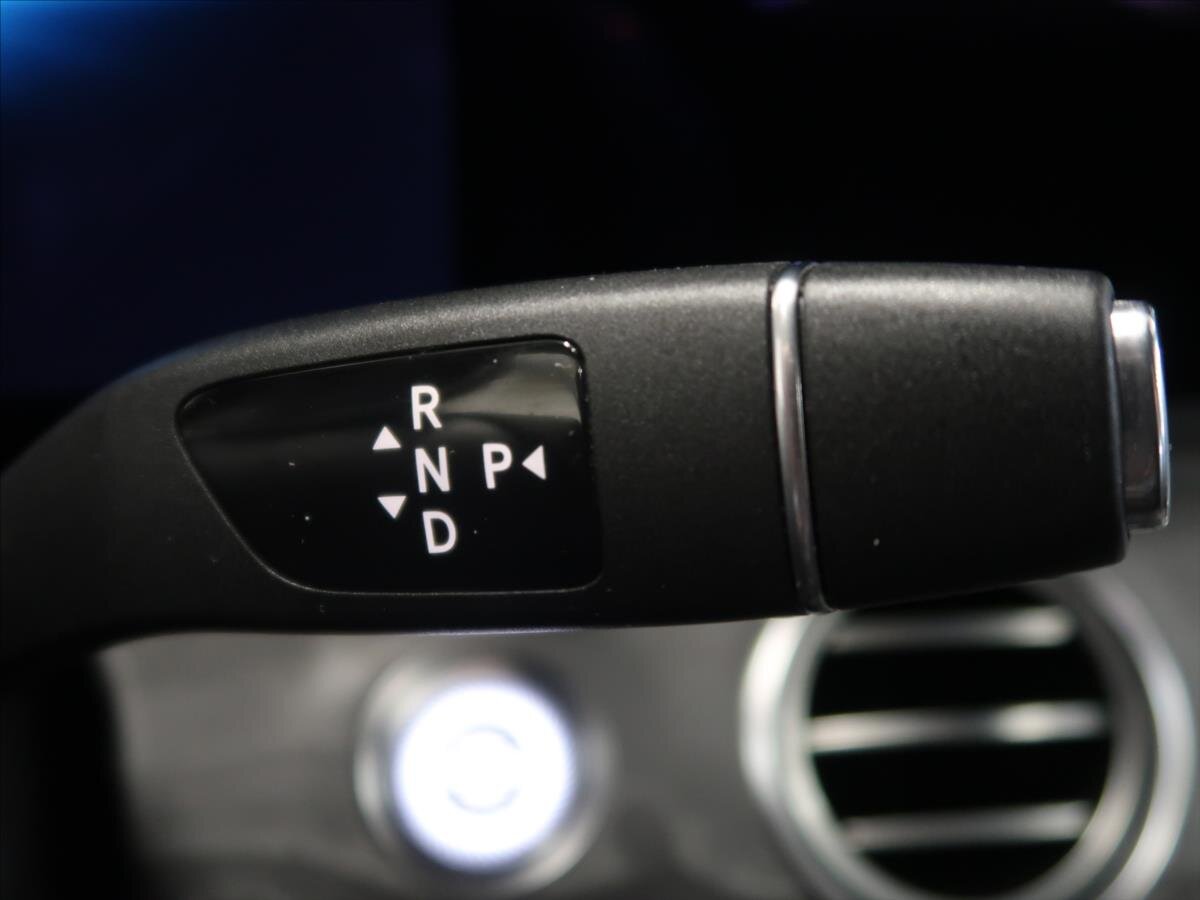 Mercedes-Benz Třídy E Kombi 2,0 l 143 kw