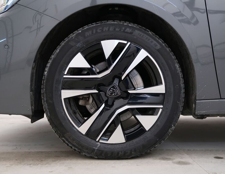 Peugeot 208 Hatchback 1,2 l 74 kw