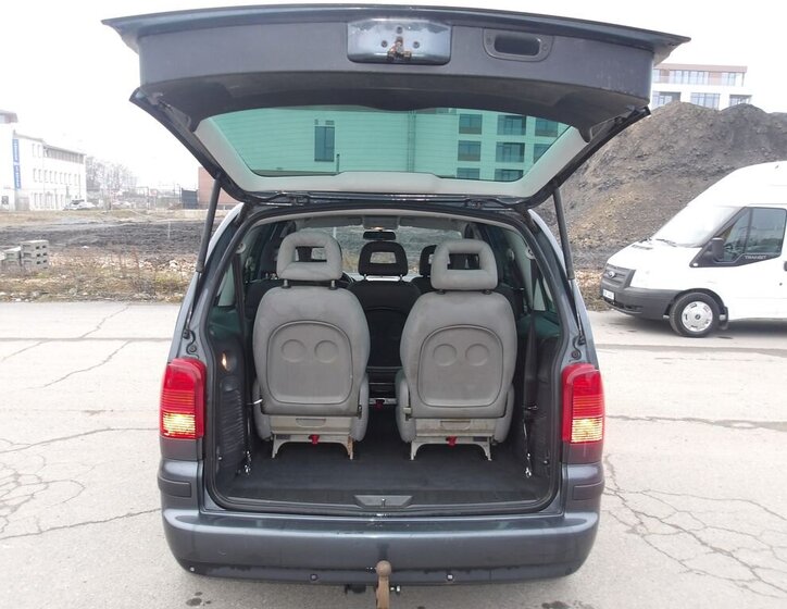 Volkswagen Sharan Kombi 2,0 l 103 kw