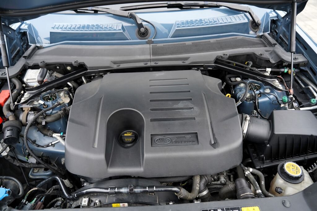 Land Rover Defender SUV 3,0 l 294 kw