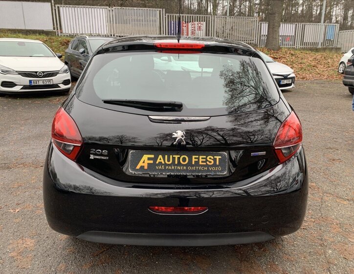 Peugeot 208 6