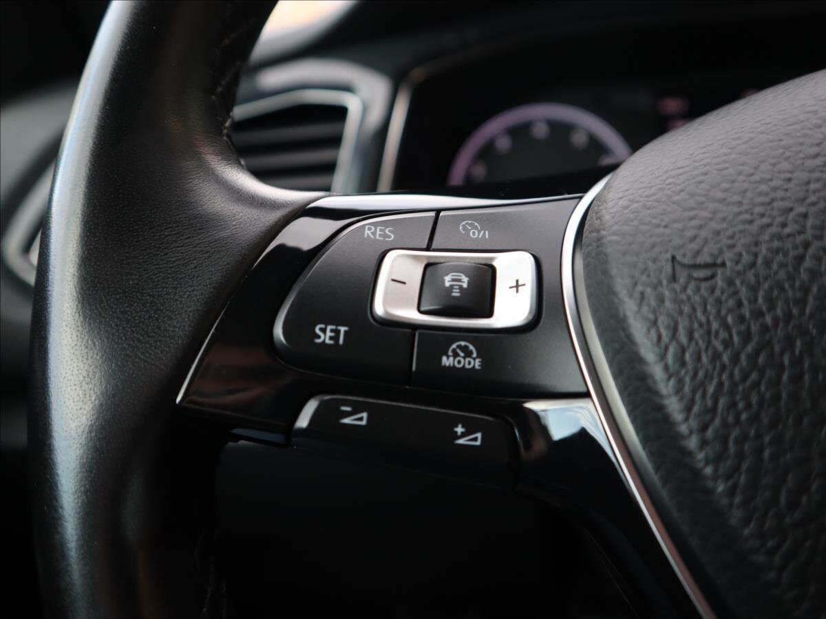 Volkswagen T-Roc CUV 1,5 l 110 kw