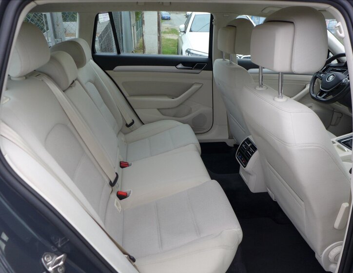 Volkswagen Passat Kombi 1,6 l 88 kw