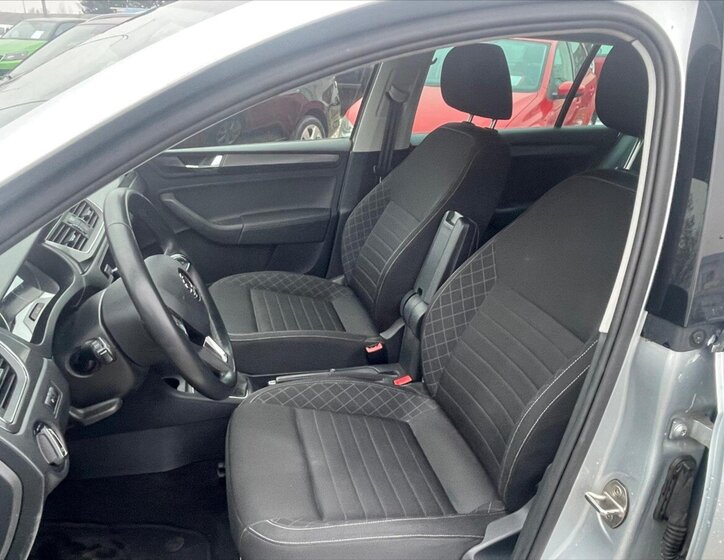 Škoda Rapid Hatchback 999,0 81 kw