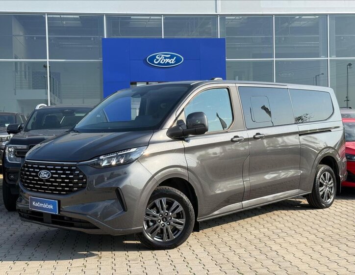 Ford Tourneo Custom 1