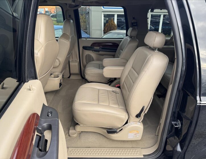 Ford Excursion SUV 6,0 l 239 kw