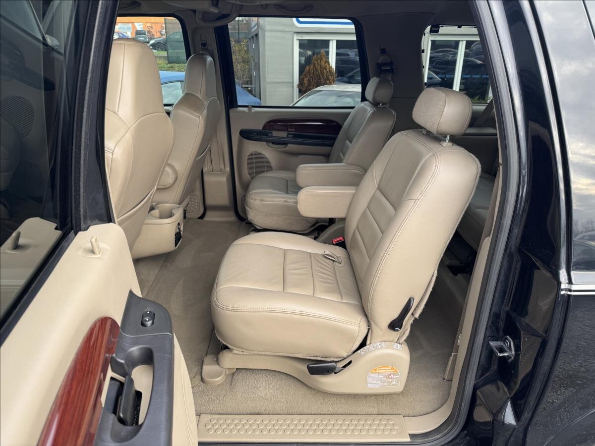 Ford Excursion SUV 6,0 l 239 kw