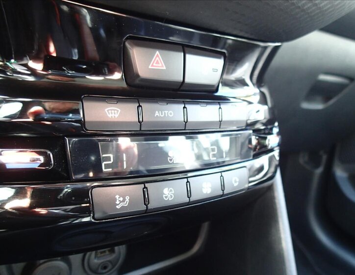 Peugeot 2008 Kombi 1,2 l 61 kw