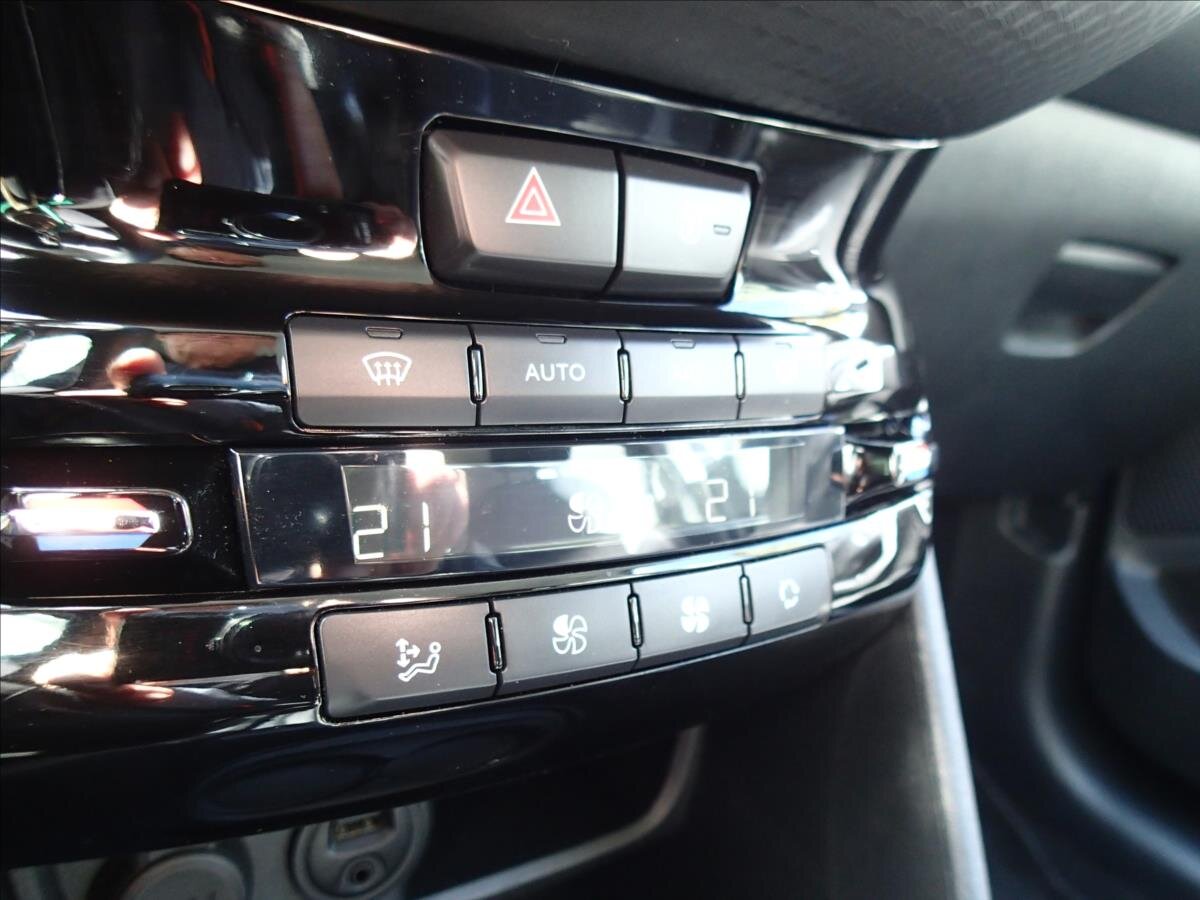 Peugeot 2008 Kombi 1,2 l 61 kw