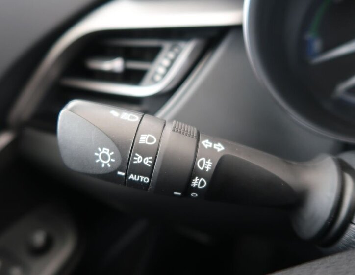 Toyota C-HR SUV 1,8 l 72 kw