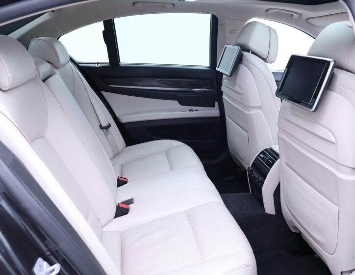 BMW Řada 7 Sedan 3,0 l 190 kw