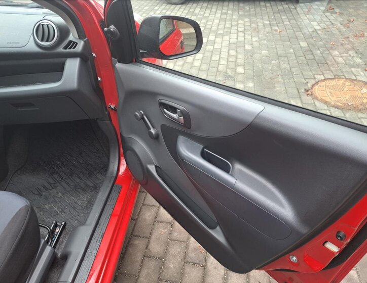 Suzuki Alto Hatchback 996,0 50 kw