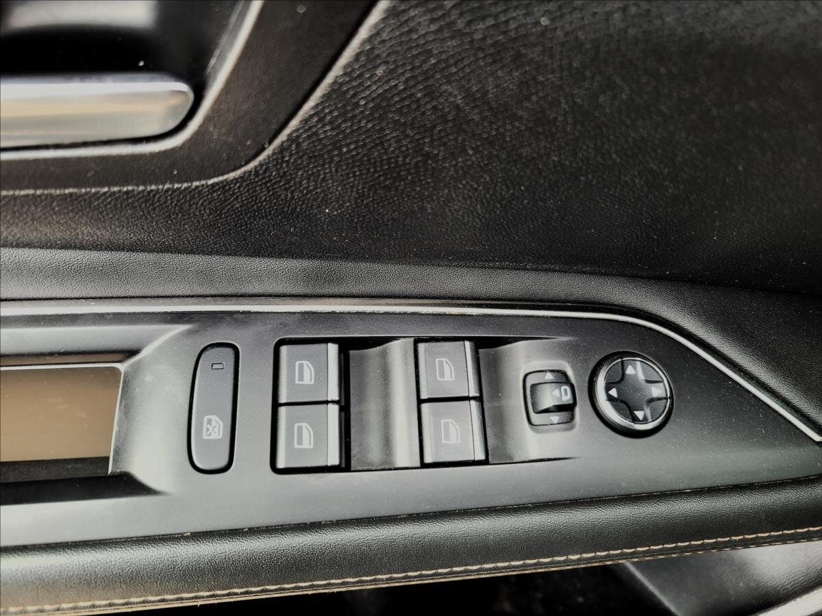 Peugeot 3008 SUV / Terénní 1,6 l 165 kw
