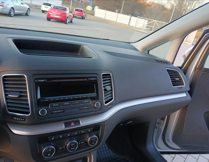 Volkswagen Sharan MPV 2,0 l 103 kw