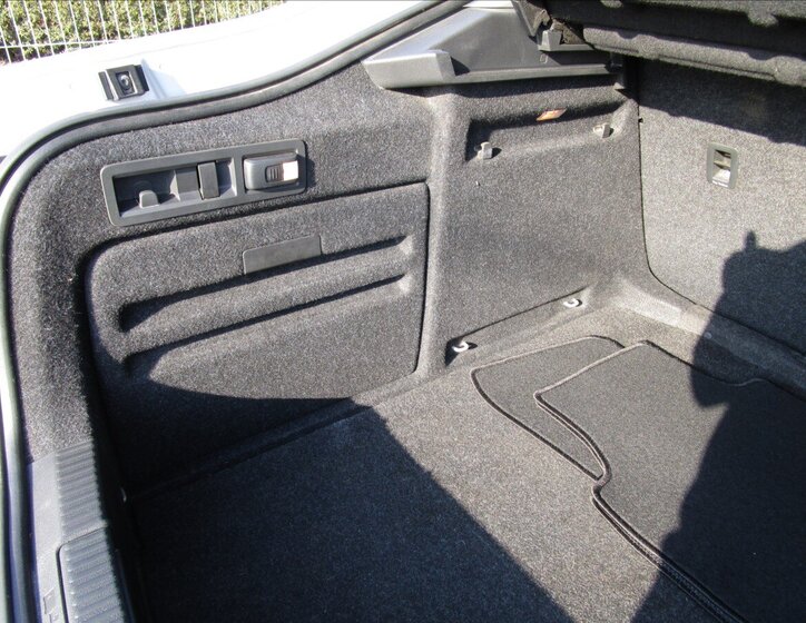 Škoda Superb Sedan / Limuzína 2,0 l 110 kw