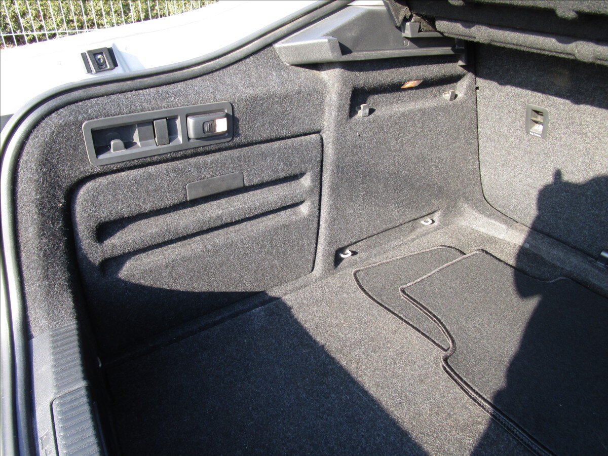 Škoda Superb Sedan / Limuzína 2,0 l 110 kw