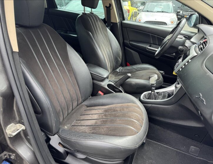 Lancia Delta Hatchback 2,0 l 121 kw