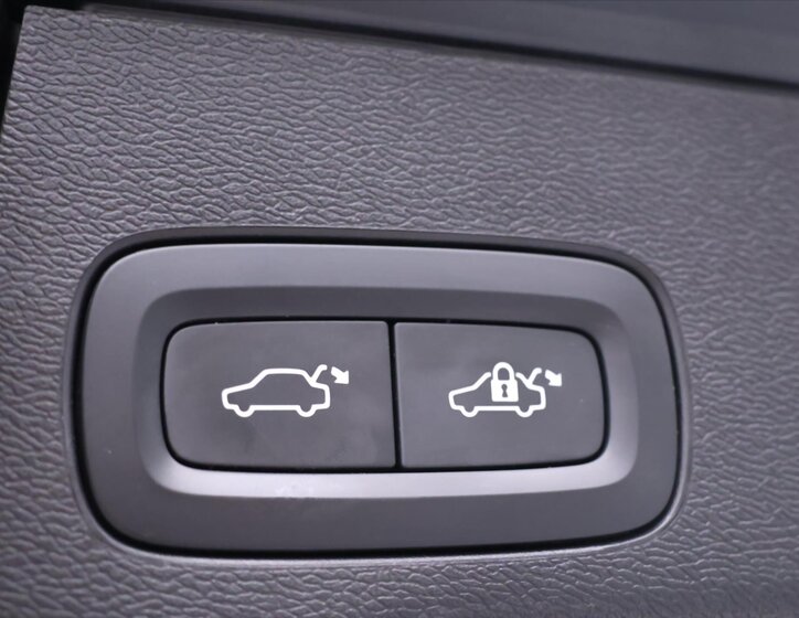 Volvo XC60 SUV / Terénní 2,0 l 145 kw