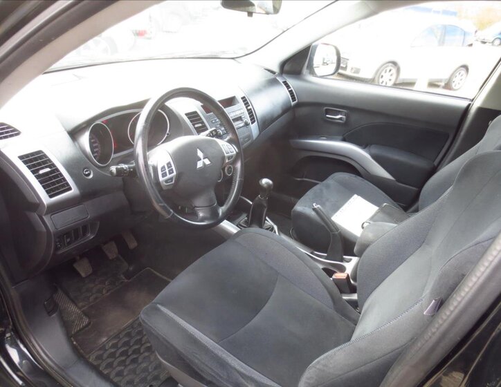 Mitsubishi Outlander SUV / Terénní 2,4 l 125 kw