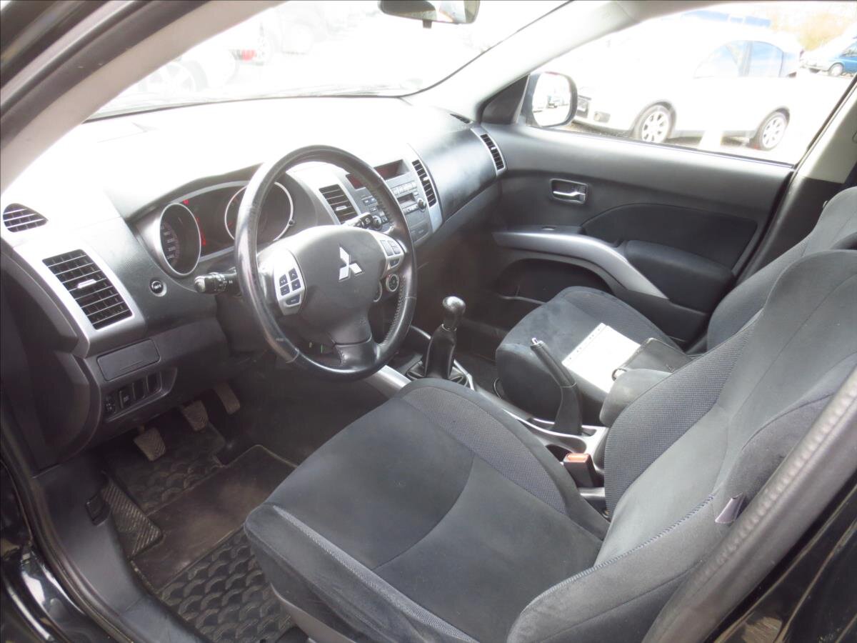 Mitsubishi Outlander SUV / Terénní 2,4 l 125 kw