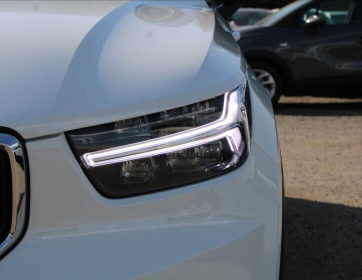 Volvo XC40 SUV / Terénní 2,0 l 140 kw