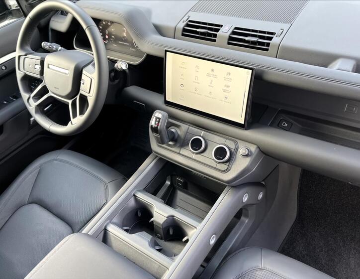 Land Rover Defender 36