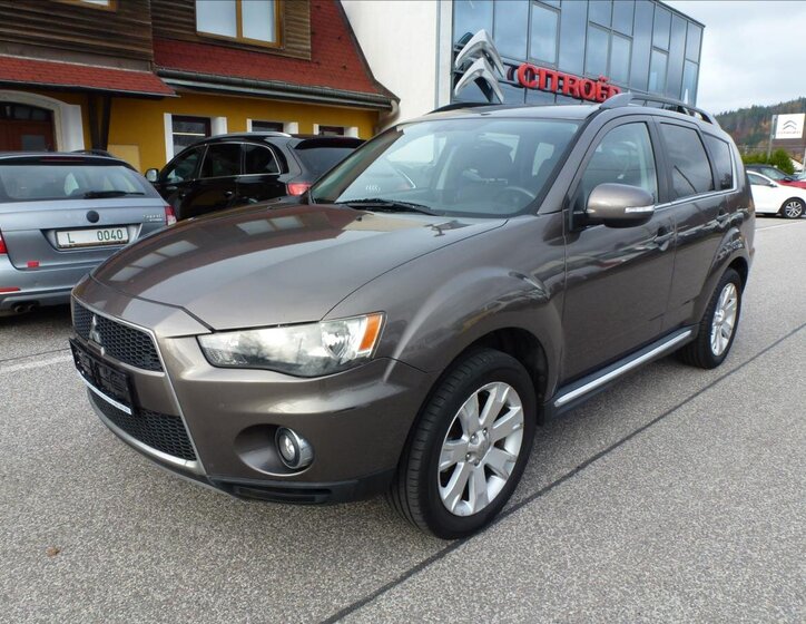 Mitsubishi Outlander 2