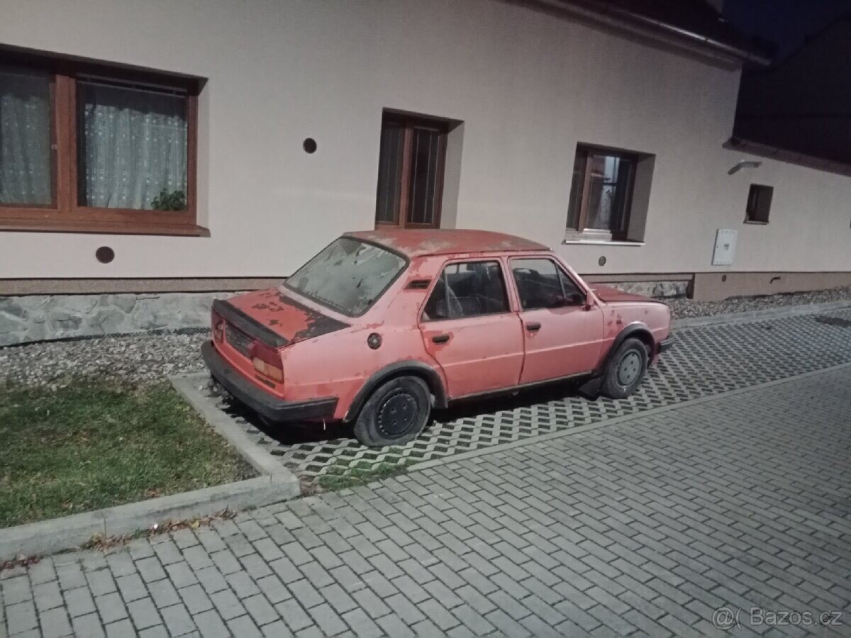 Škoda 120 Sedan / Limuzína 0,0 0