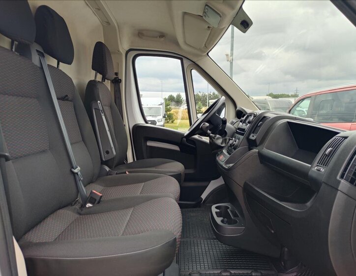 Opel Movano Skříň 2,2 l 121 kw