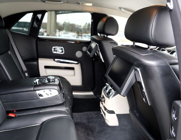 Rolls-Royce Ghost Sedan 6,6 l 420 kw