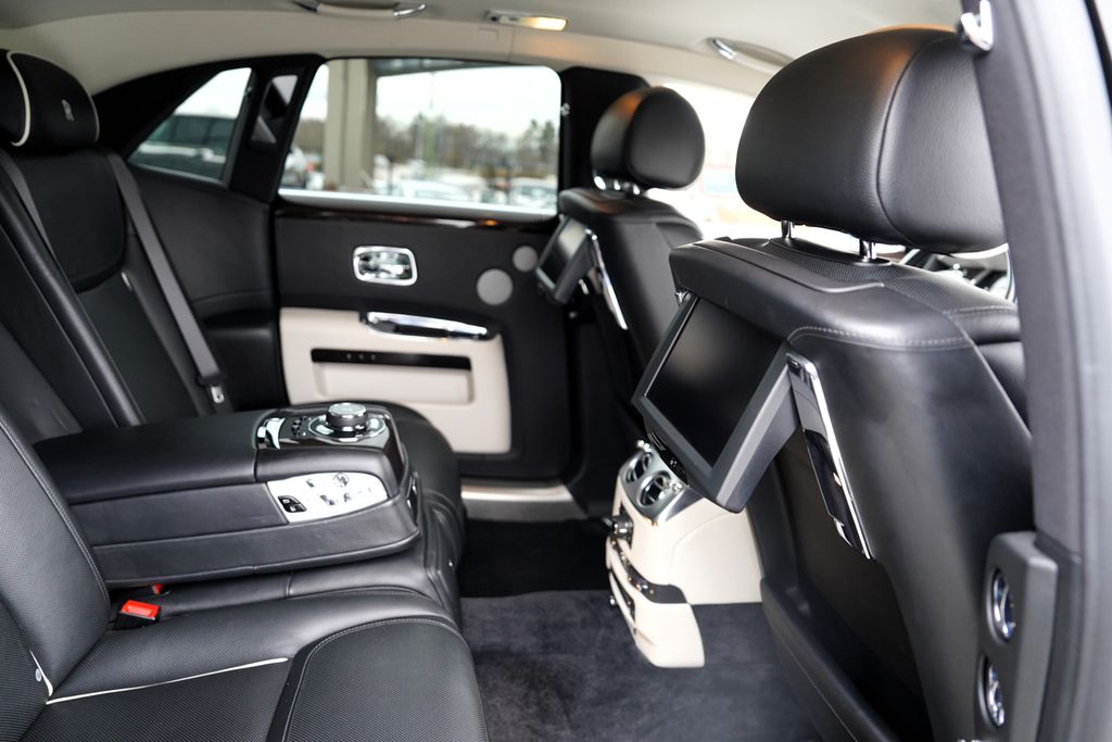 Rolls-Royce Ghost Sedan 6,6 l 420 kw