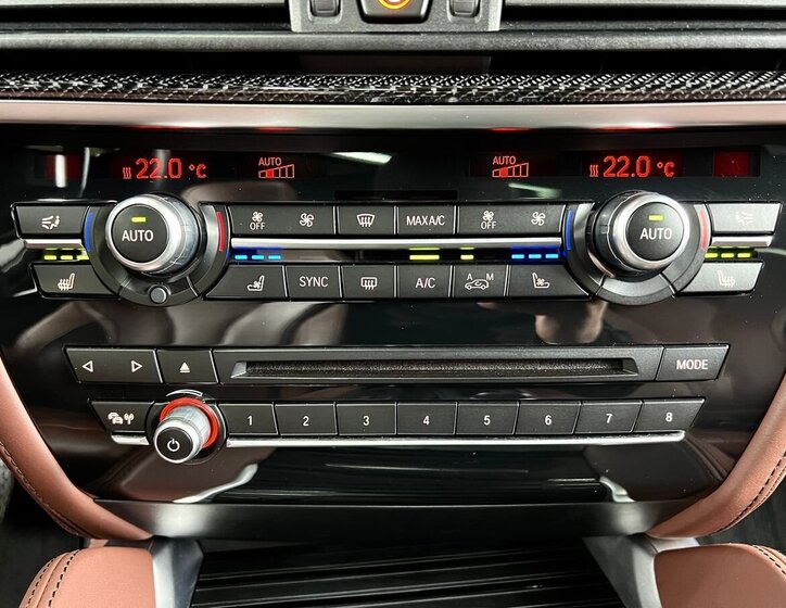 BMW X5 SUV / Terénní 4,4 l 423 kw