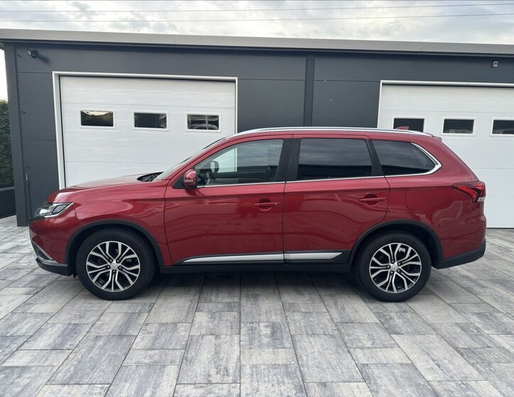 Mitsubishi Outlander SUV / Terénní 2,3 l 110 kw