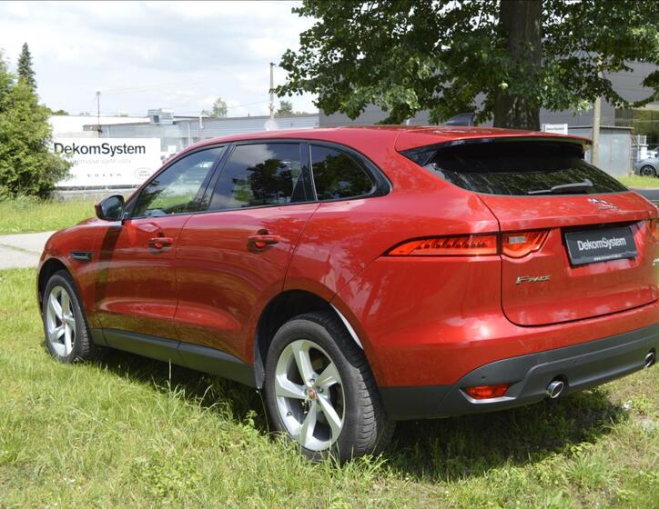 Jaguar F-Pace 7