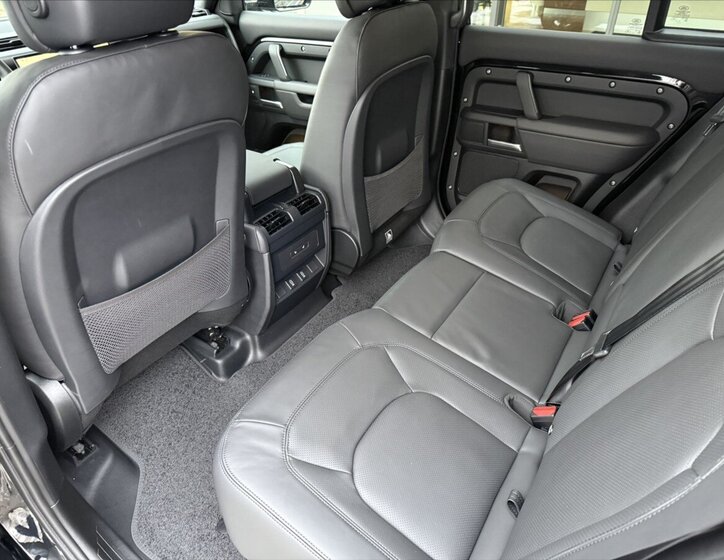 Land Rover Defender SUV 3,0 l 257 kw