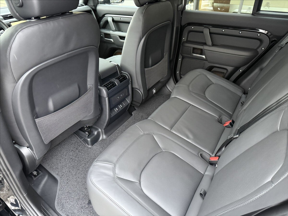 Land Rover Defender SUV 3,0 l 257 kw