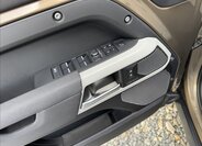 Land Rover Defender SUV / Terénní 3,0 l 221 kw